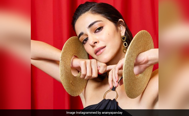 अनन्या पांडे के नए फोटोशूट को देख फैंस बोले- 'बोले चूड़ियां बोले कंगना', जमकर वायरल हो रही फोटो