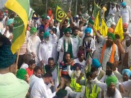 Punjab Sugarcane Farmers Block Highway, Want Hike In State Purchase Price Punjab Sugarcane Farmers Block Highway, Want Hike In State Purchase Price