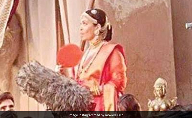 Aishwarya Rai Bachchan On The Sets Of <i>Ponniyin Selvan</i>. See Viral Pic