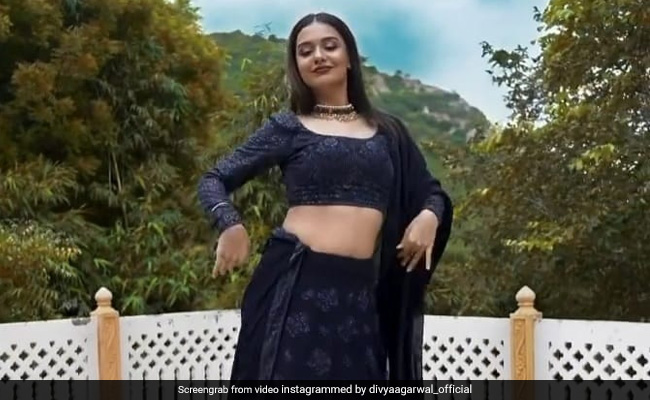 दिव्या अग्रवाल ने घर की छत पर 'पानी-पानी' सॉन्ग पर किया धमाकेदार डांस, बार-बार देखा जा रहा Video