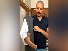 रितेश देशमुख दिवंगत पिता को याद कर हुए भावुक, उनके कपड़े पहन खुद को यूं लगाया गले...देखें Video रितेश देशमुख दिवंगत पिता को याद कर हुए भावुक, उनके कपड़े पहन खुद को यूं लगाया गले...देखें Video