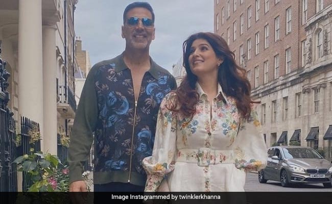 अक्षय कुमार पत्नी ट्विंकल खन्ना संग लंदन की सड़कों पर यूं घूमते आए नजर, फोटो जमकर हो रही वायरल