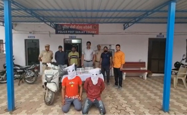 दिल्ली : क्राइम सीरियल से सीखकर और रेनकोट पहनकर टॉय पिस्टल से करते थे लूटपाट, 2 गिरफ्तार