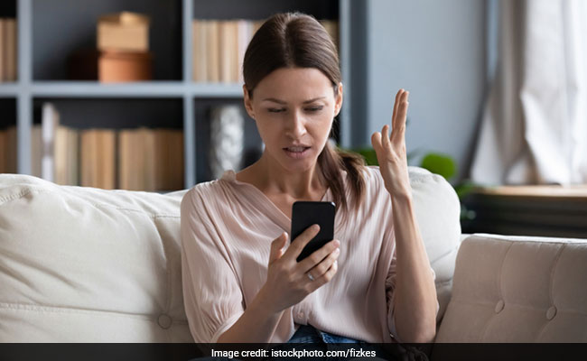 5 Health Reasons You Need To Take A Break From Your Cellphone Right Away
