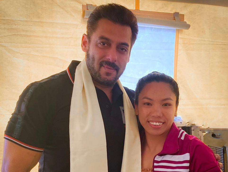 सिल्वर गर्ल मीराबाई चानू और दबंग सलमान खान की मुलाक़ात पर लोगों ने कहा- बिग बॉस क्या चाहते हैं?