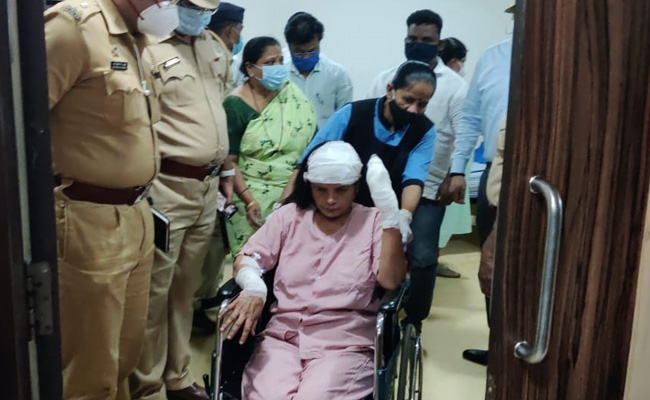 ठाणे में महिला अधिकारी की उंगलियां काट डाली, अतिक्रमण हटाने के दौरान अवैध फेरीवाले ने किया हमला