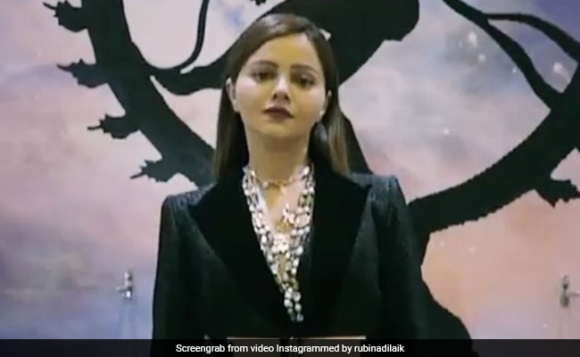 रुबीना दिलैक ने ग्लैमरस अंदाज से किया ब्लैक मैजिक, बार-बार देखा जा रहा वीडियो