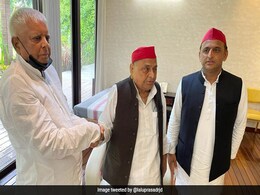 मुलायम सिंह से मिले लालू यादव, कहा-देश को आज पूंजीवाद और संप्रदायवाद नहीं, समाजवाद की जरूरत मुलायम सिंह से मिले लालू यादव, कहा-देश को आज पूंजीवाद और संप्रदायवाद नहीं, समाजवाद की जरूरत