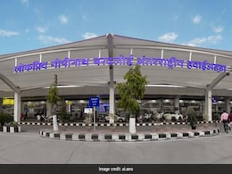 व्हीलचेयर पर बैठी महिला यात्री की तलाशी के लिए कपड़े उतरवाए, CISF कर्मी सस्पेंड व्हीलचेयर पर बैठी महिला यात्री की तलाशी के लिए कपड़े उतरवाए, CISF कर्मी सस्पेंड