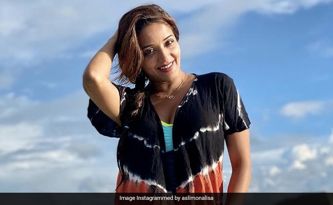 मालदीव में ग्लैमरस अंदाज में नजर आईं मोनालिसा, खूबसूरत तस्वीरों ने जीता फैंस का दिल