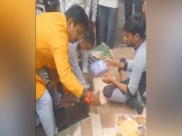 MP: नाम पूछकर चूड़ी विक्रेता को पीटने के मामले में चार लोग गिरफ्तार, सड़क पर उतरा हिंदू जागरण मंच MP: नाम पूछकर चूड़ी विक्रेता को पीटने के मामले में चार लोग गिरफ्तार, सड़क पर उतरा हिंदू जागरण मंच