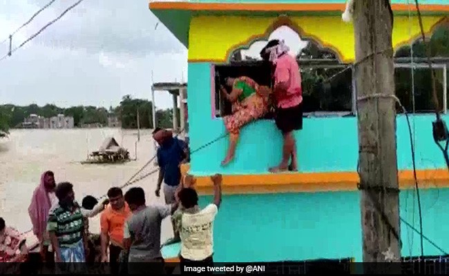 15 Dead, 3 Lakh Displaced As Heavy Rain, Water Discharged From Dams Flood Bengal