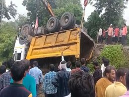 झांसी में ट्रैक्टर ट्राली पलटने से 4 बच्चों समेत 11 लोगों की मौत, कई की हालत गंभीर झांसी में ट्रैक्टर ट्राली पलटने से 4 बच्चों समेत 11 लोगों की मौत, कई की हालत गंभीर
