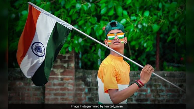 'दिल में भारत, हाथ में तिरंगा और जुबां पर जय हिंद!' देशभक्ति से भर देंगे ये संदेश और शुभकामनाएं