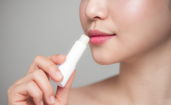 Lip Care Tips for This Monsoon: Keep Your Lips Plump And Soft With These Beauty Tips And DIY Remedies
