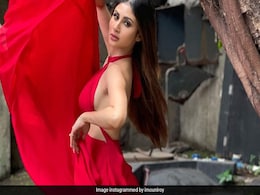 मौनी रॉय ने रेड ड्रेस में बिखेरा अपना जलवा, शेयर किया लेटेस्ट फोटोशूट मौनी रॉय ने रेड ड्रेस में बिखेरा अपना जलवा, शेयर किया लेटेस्ट फोटोशूट