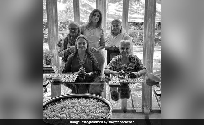 "Matriarchy": Shweta Bachchan Shares Pic With Mom Jaya, Grandmother And Aunts