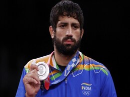 टोक्यो में सिल्वर जीतने वाले रवि दहिया को हरियाणा सरकार देगी चार करोड़ रुपये, इसके अलावा मिलेंगी कई सौगात... टोक्यो में सिल्वर जीतने वाले रवि दहिया को हरियाणा सरकार देगी चार करोड़ रुपये, इसके अलावा मिलेंगी कई सौगात...