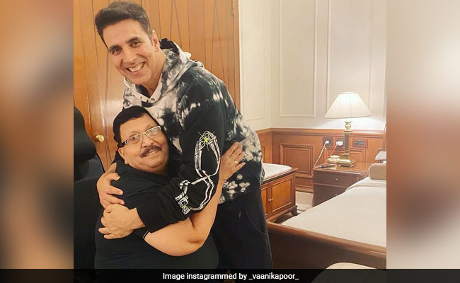 <i>Bell Bottom</i>: Dad's Fanboy Moment Is Why Vaani Kapoor Thinks Akshay Kumar Is A "True Gem"