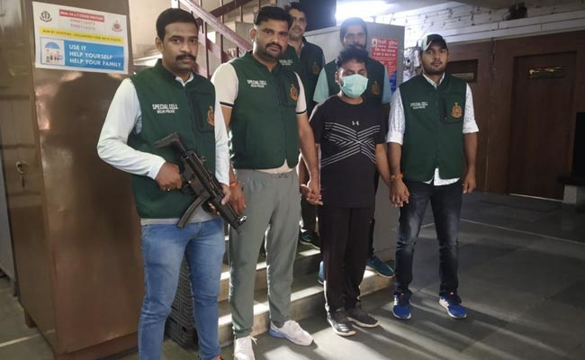 दिल्ली पुलिस ने अवैध हथियारों की सप्लाई करने वाले अंतरराष्ट्रीय सप्लायर को किया गिरफ्तार, 20 पिस्टल बरामद