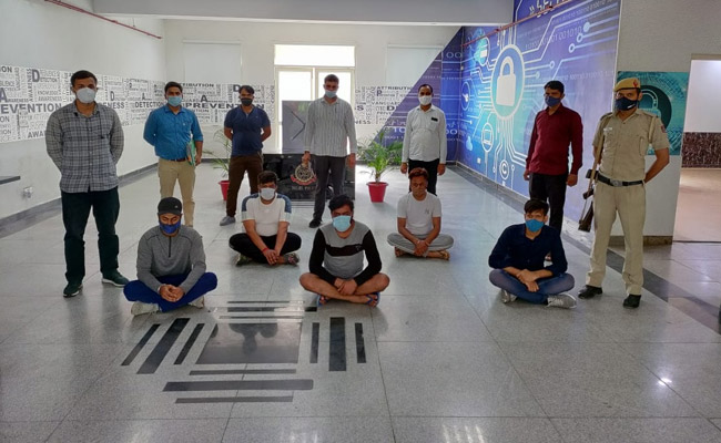 ऑनलाइन शॉपिंग कराने वाली 60 से ज्यादा फ़र्ज़ी वेबसाइट बनाकर 10 हज़ार से ज्यादा लोगों से ठगी