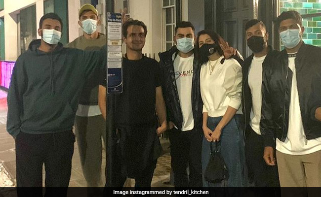 Anushka Sharma And Virat Kohli Are Back To This Vegan Restaurant In England. This Time With More Foodies