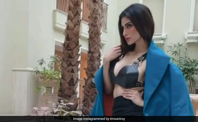 मौनी रॉय ने BTS फोटोशूट वीडियो किया शेयर, यूं पोज देती नजर आईं एक्ट्रेस...Video वायरल