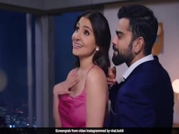 Anushka Sharma की ब्यूटी देख फिर दिल दे बैठे Virat Kohli, 'ये चांद सा रोशन चेहरा' गाना गा किया इम्प्रेस- Video Anushka Sharma की ब्यूटी देख फिर दिल दे बैठे Virat Kohli, 'ये चांद सा रोशन चेहरा' गाना गा किया इम्प्रेस- Video