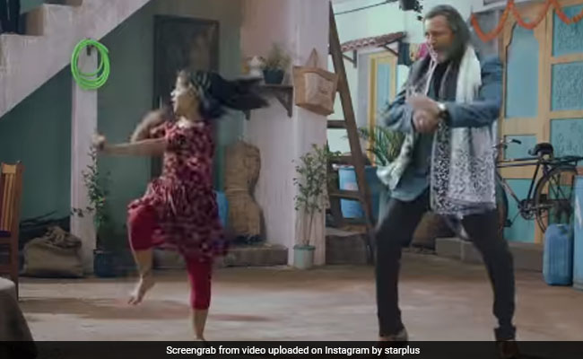 मिथुन चक्रवर्ती ने 'चीकू' संग किया जोरदार डांस, इस शो में आएंगे नजर- देखें Video