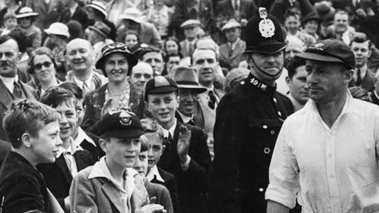 विश्व क्रिकेट का वह खिलाड़ी जिसकी डॉन ब्रैडमैन से होती थी तुलना, रंगभेद नीति ने खत्म कर दिया करियर