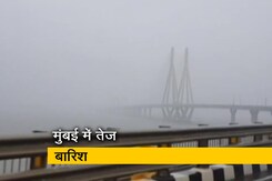 मुंबई में तेज बारिश, कुछ देर बादलों में छुपी रही बड़ी-बड़ी इमारतें मुंबई में तेज बारिश, कुछ देर बादलों में छुपी रही बड़ी-बड़ी इमारतें