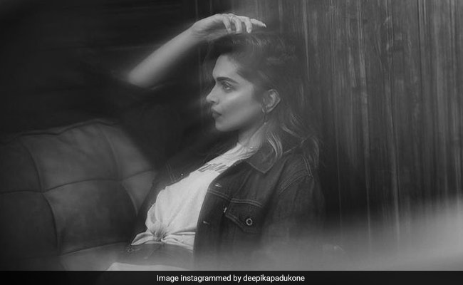 How To Look Stunning In Pics Like Deepika Padukone - "Pause And Then Pose"