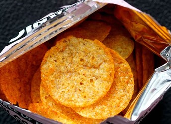 Kitchen Hack: Seal Your Food Packets Without A Clip With This Amazing Viral Hack