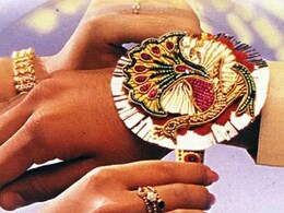 09 अगस्त को मनाया जाएगा रक्षाबंधन, राखी बांधते समय जरूर पढ़ें ये मंत्र, भाई को मिलेगी तरक्की!