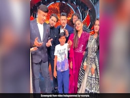 सहदेव दिर्दो ने गाया 'बसपन का प्यार' गाना, तो झूम उठ इंडियन आइडल के कंटेस्टेंट और जज- देखें Video सहदेव दिर्दो ने गाया 'बसपन का प्यार' गाना, तो झूम उठ इंडियन आइडल के कंटेस्टेंट और जज- देखें Video