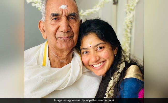 The Internet Loves <I>Maari 2</i> Actress Sai Pallavi's "Natural Beauty" In Pictures With Her Grandparents