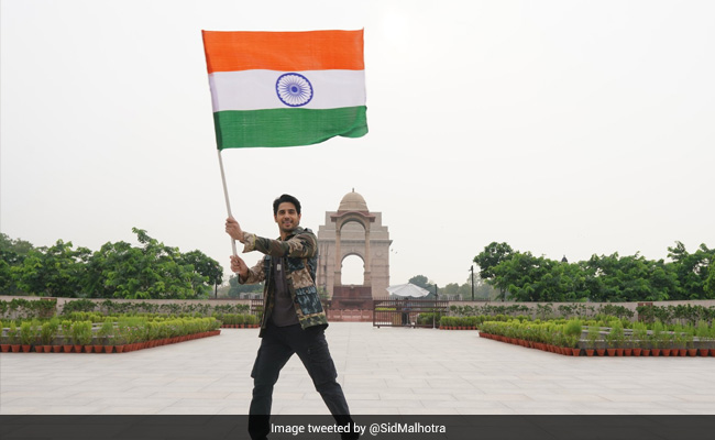 सिद्धार्थ मल्होत्रा ने 75वें स्वतंत्रता दिवस पर किया Tweet, बोले- 'देश से बड़ा कोई धर्म नहीं...'