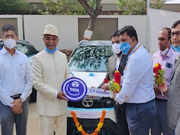 Tata Motors Delivers 10 Nexon EVs To Gujarat Government As Part Of The EESL Deal Tata Motors Delivers 10 Nexon EVs To Gujarat Government As Part Of The EESL Deal