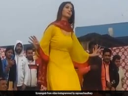 सपना चौधरी ने जोरदार डांस से स्टेज पर मचाया धमाल, बार-बार देखा जा रहा Video सपना चौधरी ने जोरदार डांस से स्टेज पर मचाया धमाल, बार-बार देखा जा रहा Video