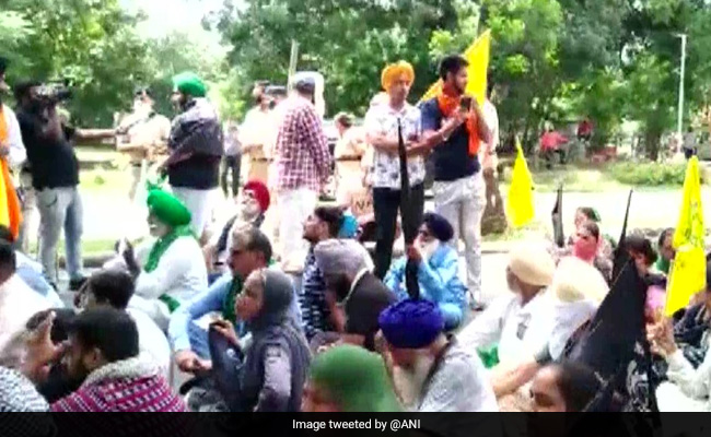 हरियाणा के सीएम का घेराव करने पहुंचे किसान, करनाल में महापंचायत कर भरी हुंकार