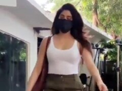 Janhvi Kapoor ने जिम से निकलते हुए पैपराजी को दिया ऐसा लुक, लोग बोले- बहुत गुस्से में लग रही है...देखें Video