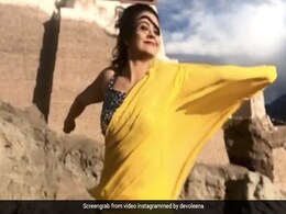 पीली साड़ी पहन Devoleena Bhattacharjee उतारी काजोल की नकल, 'सूरज हुआ मद्धम' सॉन्ग पर किया जोरदार डांस...देखें Video पीली साड़ी पहन Devoleena Bhattacharjee उतारी काजोल की नकल, 'सूरज हुआ मद्धम' सॉन्ग पर किया जोरदार डांस...देखें Video