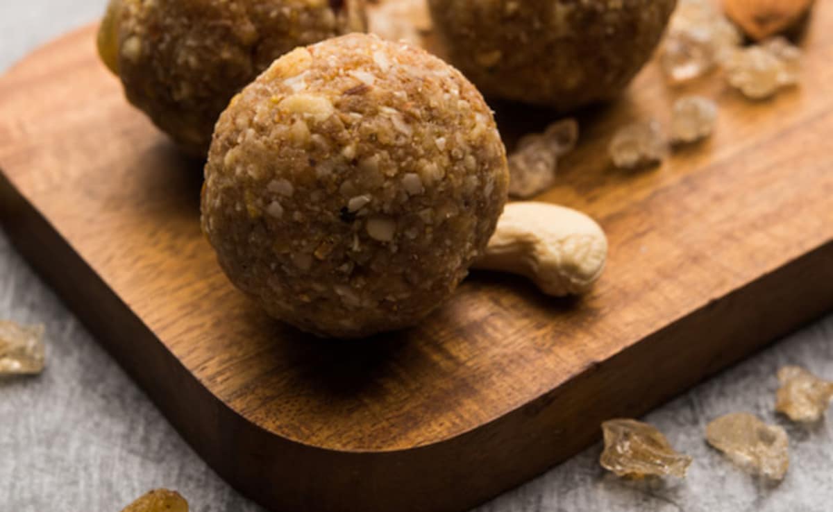 Winter Special Ladoo: मीठा खाना करते हैं पसंद तो एक बार जरूर ट्राई करें राजस्थान में बनने वाले चूरमा लड्डू, नोट करें रेसिपी