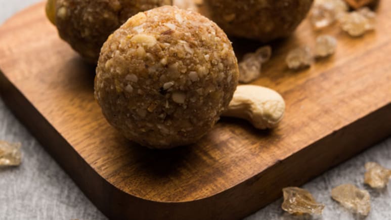 Winter Special Ladoo: मीठा खाना करते हैं पसंद तो एक बार जरूर ट्राई करें राजस्थान में बनने वाले चूरमा लड्डू, नोट करें रेसिपी