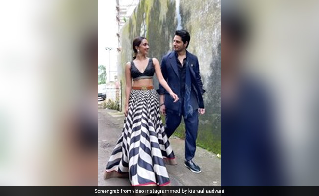 Trending: Sidharth Malhotra Can't Take His Eyes Off <i>Shershaah</i> Co-Star Kiara Advani In This Video