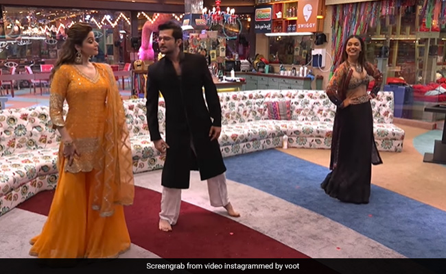 <I>Bigg Boss OTT</i>: Contestants Dance With Karan Johar As No Eviction This Week