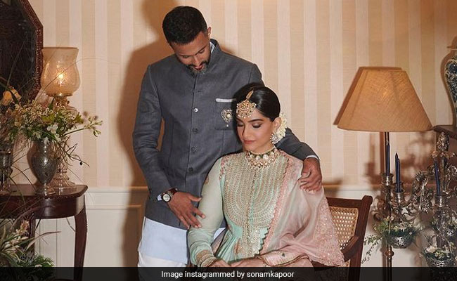 सोनम कपूर ने शेयर की वेडिंग एलबम, एक्ट्रेस के इस अंदाज ने जीत लिया फैंस का दिल