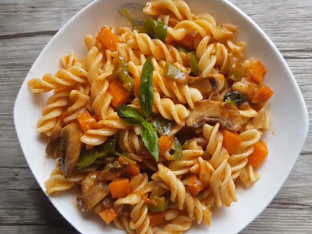 How To Make Pasta with Tangy Tomato Sauce | Easy Pasta with Tangy Tomato Sauce Recipe Video