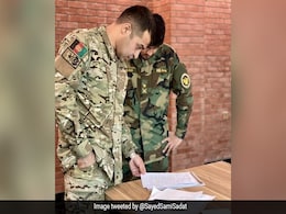 अफगान सेना का यह जांबाज़ जनरल सिर्फ मोर्चों पर नहीं, सोशल मीडिया पर भी लड़ रहा तालिबान के खिलाफ जंग अफगान सेना का यह जांबाज़ जनरल सिर्फ मोर्चों पर नहीं, सोशल मीडिया पर भी लड़ रहा तालिबान के खिलाफ जंग