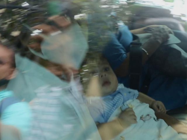 Kareena And Saif Spotted With Baby Jeh At Randhir Kapoor's Home